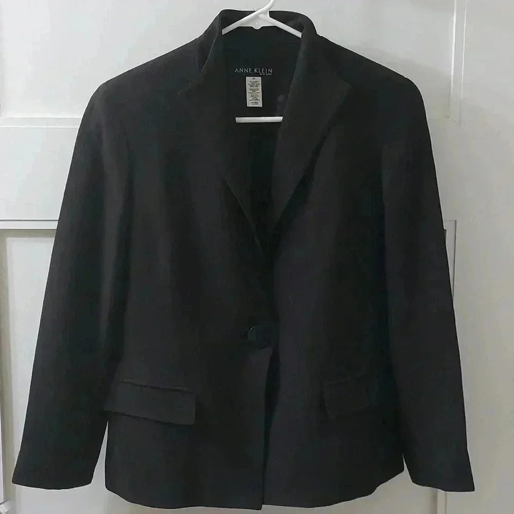 Anne Klein black blazer size 8P